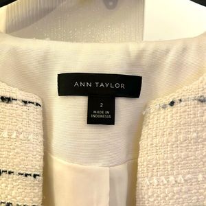 Ann Taylor suit, size 2 cream with navy textured zip up back of skirt. Stunning!